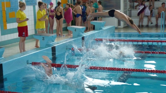 Chętnych do pływania w Radomsku nie brakuje. Dlatego warto pomyśleć o modernizacji i rozbudowie krytej pływalni. Z takim zamiarem nosi się Miejski Ośrodek Sportu i Rekreacji