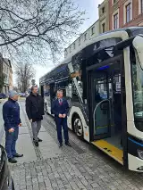 Elektryczny autobus wyjechał na ulice Raciborza. To tylko testy, pasażerowie będą jednak musieli poczekać 