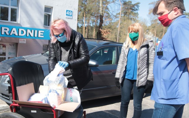 W początkowej fazie pandemii szpital we Włocławku otrzymał ogromne wsparcie dzięki zaangażowaniu mieszkańców. Zapasy jednak szybko się zużywają