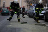 Gniezno: Plama oleju na Sienkiewicza