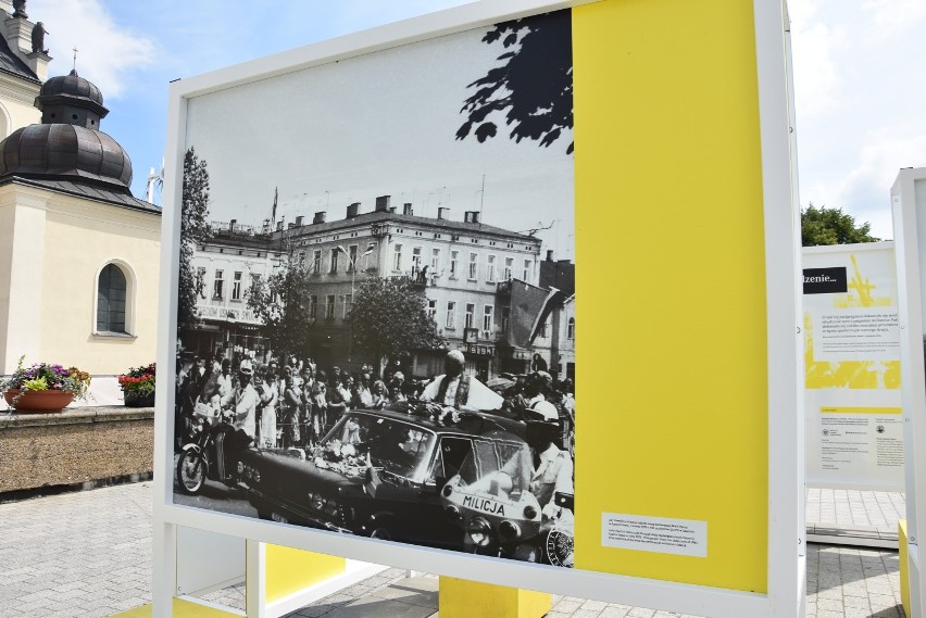 Jasna Góra. Wystawa fotograficzna w 40. rocznicę pielgrzymki Jana Pawła II ZDJĘCIA także archiwalne