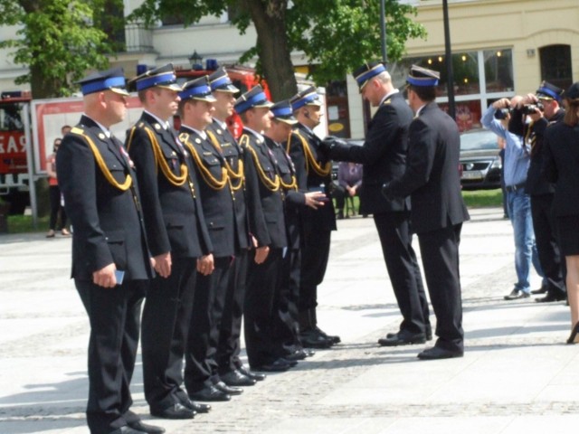 W piątek (10 maja) w Chełmnie odbyły się uroczystości z okazji Dnia Strażaka. Wręczono szereg odznaczeń i awansów dla strażaków z powiatów chełmińskiego oraz świeckiego. 



Flash INFO, odcinek 13 - najważniejsze informacje z Kujaw i Pomorza.

