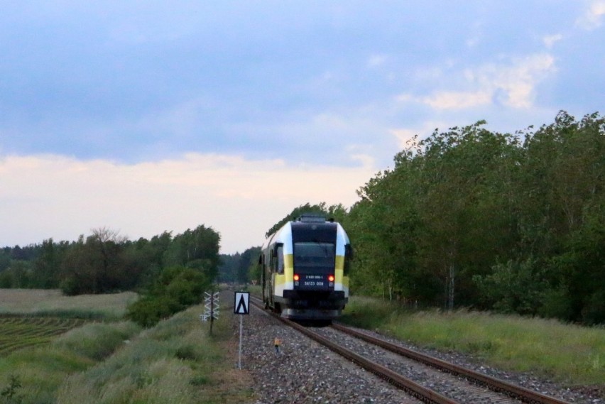 Przejazd kolejowy w Sobczycach jest niebezpieczny? PKP: Wystarczy patrzeć na znaki