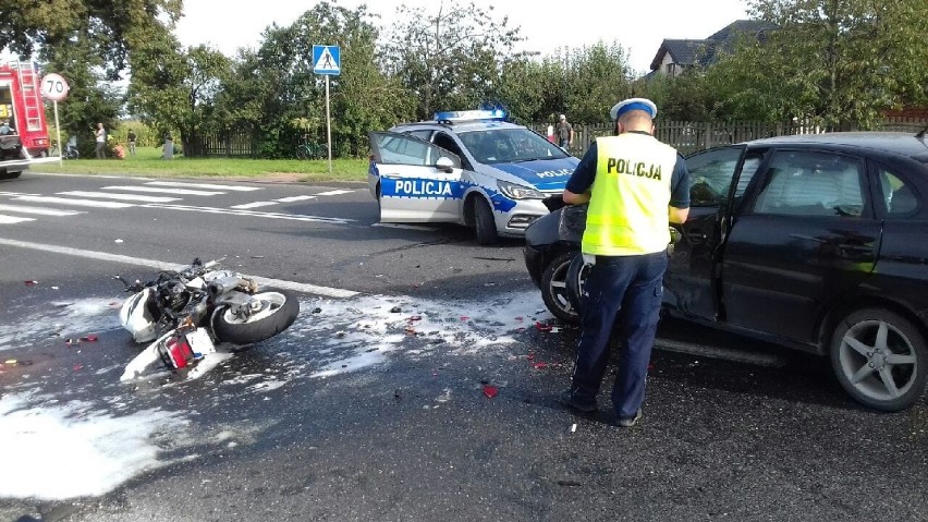 Wypadek w Prymusowej Woli na DK 12 pod Opocznem. Motocyklista zderzył się z samochodem