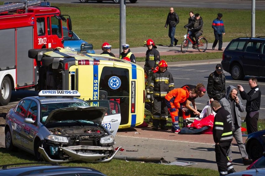 Cztery osoby zostały ranne po wypadku na Rondzie Skrzetuskim...