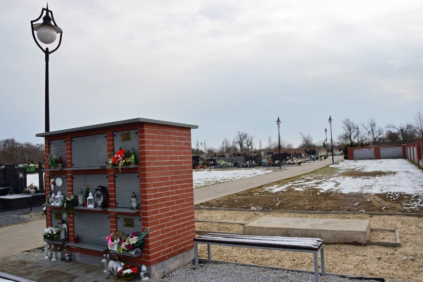 Rozbudowa kolumbarium na cmentarzu w Wieluniu. Powstaje druga ściana pamięci na pochówki urnowe ZDJĘCIA
