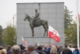 Nowy Sącz. Uroczyste odsłonięcie pomnika Józefa Piłsudskiego. Tłumy na Alejach Wolności [ZDJĘCIA]