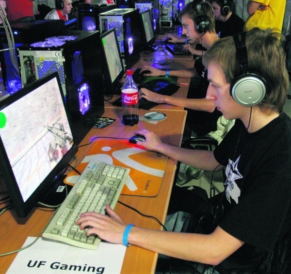 Przestępczość wkroczyła nawet w świat gier. Internauci zgłaszają kradzieże wirtualnych wojowników