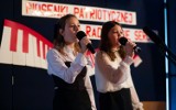 III Powiatowy Konkurs Piosenki Patriotycznej  „Raduje się serce…” w ZSP nr 2 w Piotrkowie. Nagrodzono najlepszych solistów i zespoły. FOTO