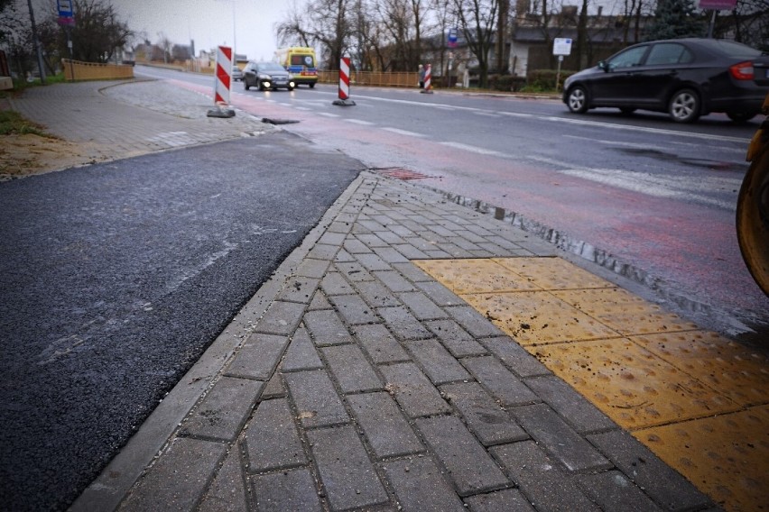 Dobiegają końca prace związane z budową fragmentu ścieżki rowerowej oraz przejścia dla pieszych u zbiegu ulic: Krasińskiego, Mickiewicza i Łęczyckiej