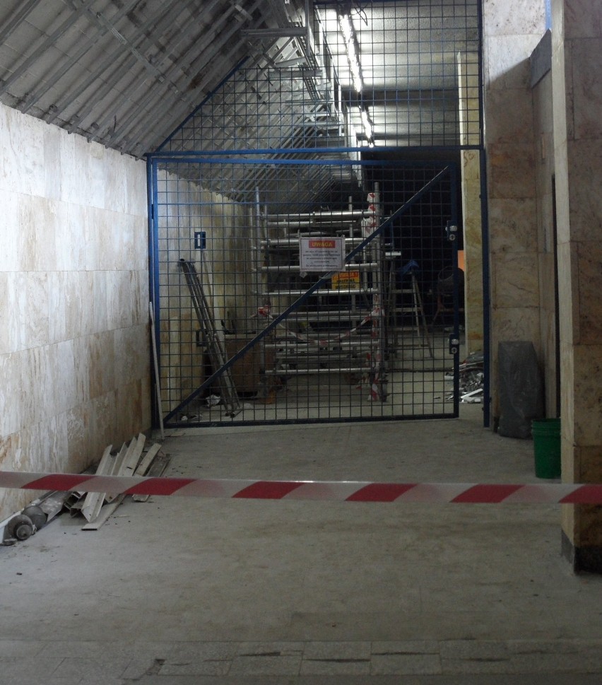 Wyjście z dworca na ul. M. Konopnickiej jest zamknięte
