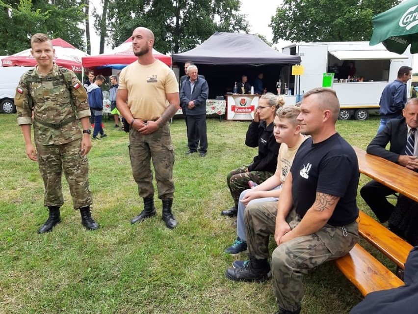 W Zakrzewie odbył się 15. piknik myśliwski. Spotkanie z sokolnikiem, występy wokalne i taneczne [zdjęcia]