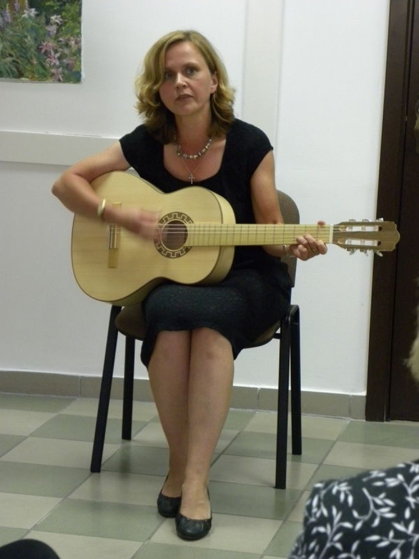 Natalia Grigorieva śpiewa utwory W. Wysockiego i B....