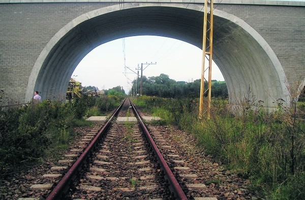 Od tego tunelu aż po rzekę Poprad wiedzie złodziejski szlak