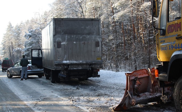 Warunki na drodze z Wolbromia do Olkusza wczoraj były fatalne