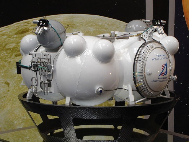 Model głównego modułu sondy kosmicznej Fobos-Grunt.