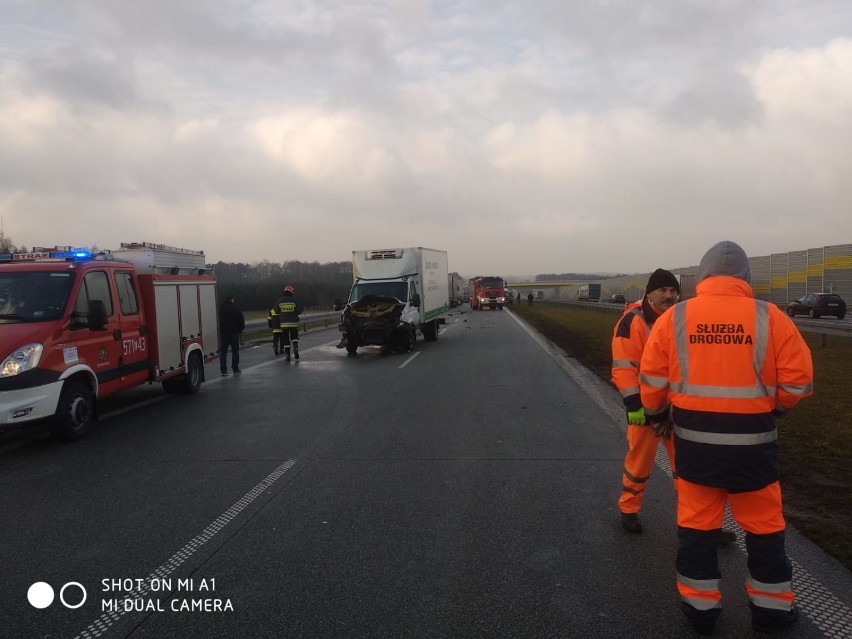 Wypadek na S8 koło MOP Sięganów. Zderzyły się cztery samochody [zdjęcia]
