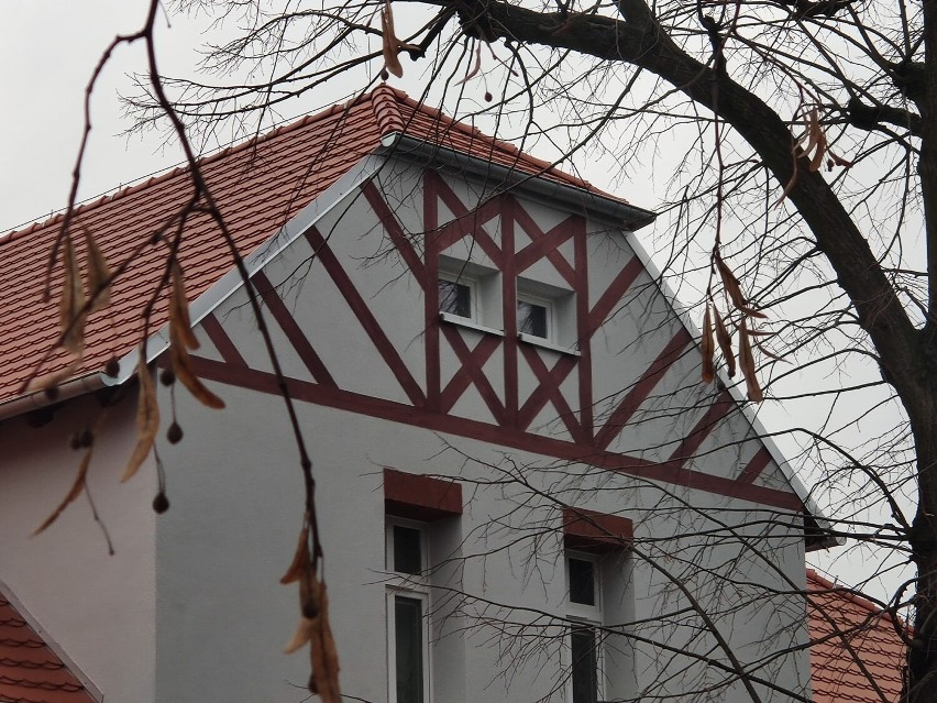 Budynek "B" Domu Pomocy Społecznej w Pleszewie po i w trakcie remontu