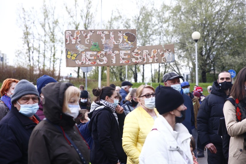 Protest mieszkańców w sprawie placu zabaw nad Dolinką