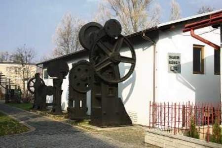 Muzeum Hutnictwa i Kuźnictwa swoją siedzibę ma w zabytkowym budynku dawnej dyrekcji huty &amp;#8222;Klemens&amp;#8221;.