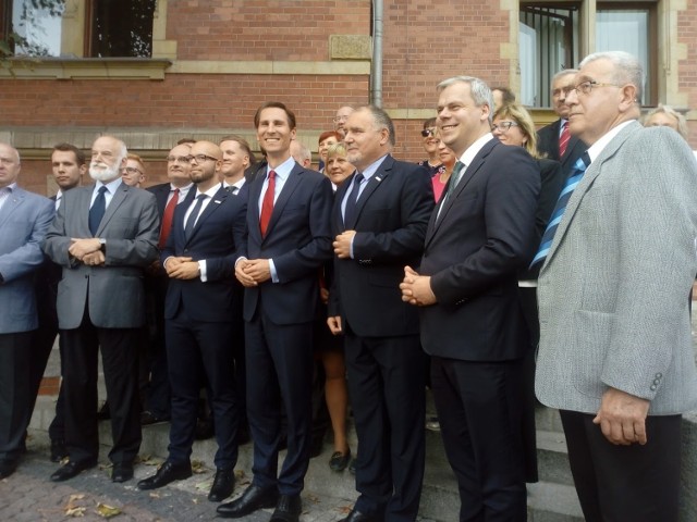 Kacper Płażyński w poniedziałek (17.09.2018) przed siedzibą Rady Miasta Gdańska przedstawił kandydatów na radnych.