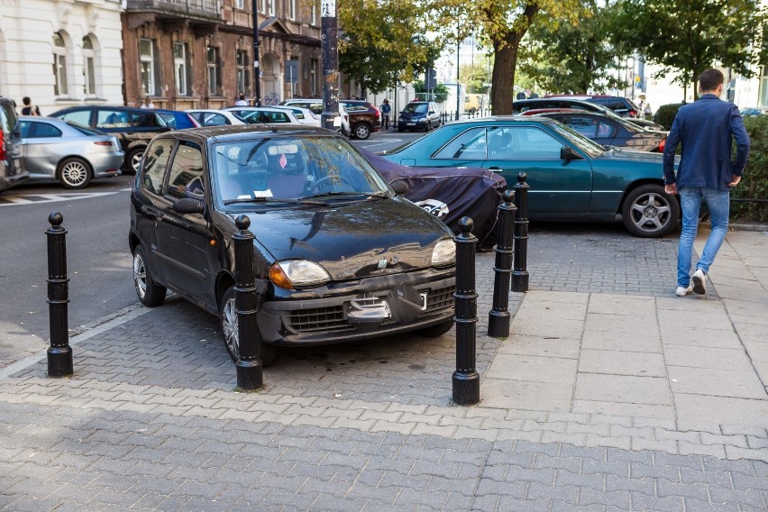 To są prawdziwi Mistrzowie Parkowania. Takiej wyobraźni nie...