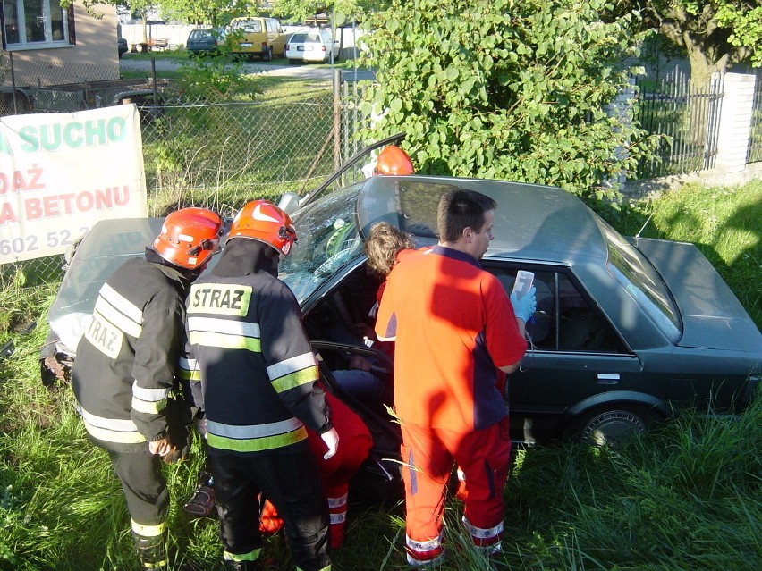 Wypadek w Brzeźnie. Ranne dwie osoby [ZDJĘCIA]