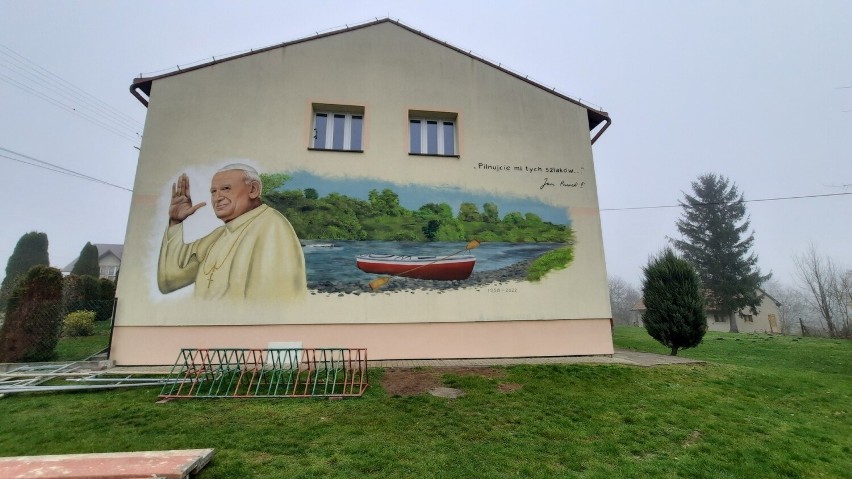 Mural upamiętniający wizytę ks. Karola Wojtyły (przyszłego...