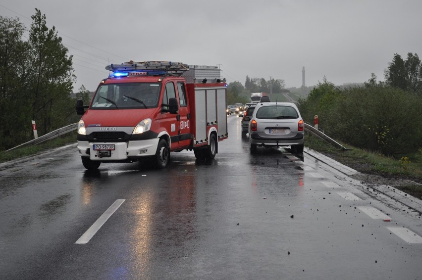 Wypadek na obwodnicy Śremu. Citroen spadł z nasypu narogi...