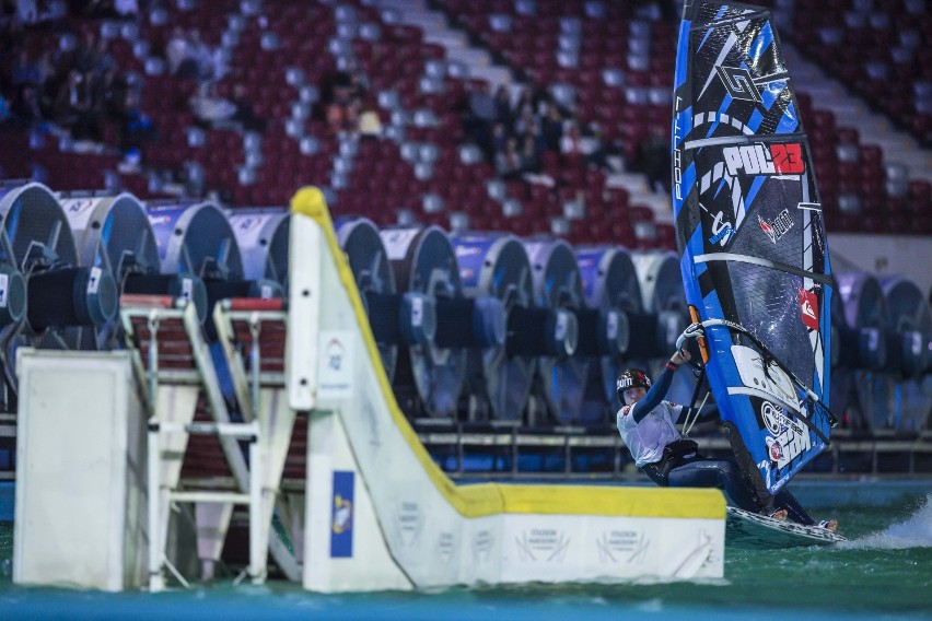 Windsurfing na Narodowym. Zobacz wodne atrakcje! [ZDJĘCIA]