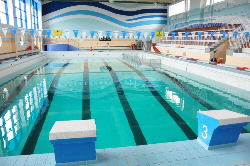 Pływalnia przy ul. Sportowej w Krośnie znów będzie otwarta. Basen był zamknięty przez ponad dwa lata z powodu wysokich kosztów [ZDJĘCIA]
