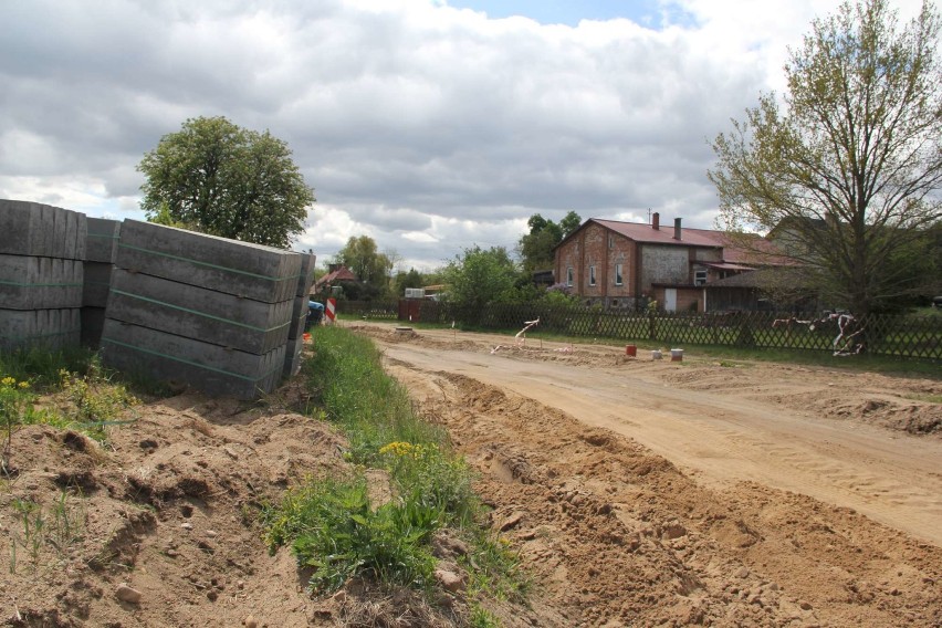 Zajrzeliśmy na plac budowy drogi powiatowej Lewice -...