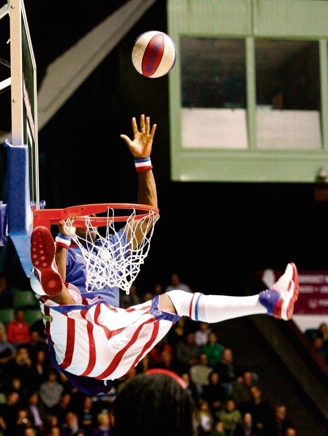 Efektowne wsady to firmowy numer Harlemu Globetrotters