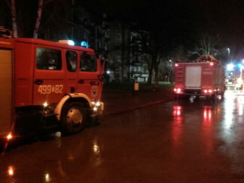 Pożar w bloku przy ulicy Pustowójtówny w Starachowicach. Ewakuowano 25 osób