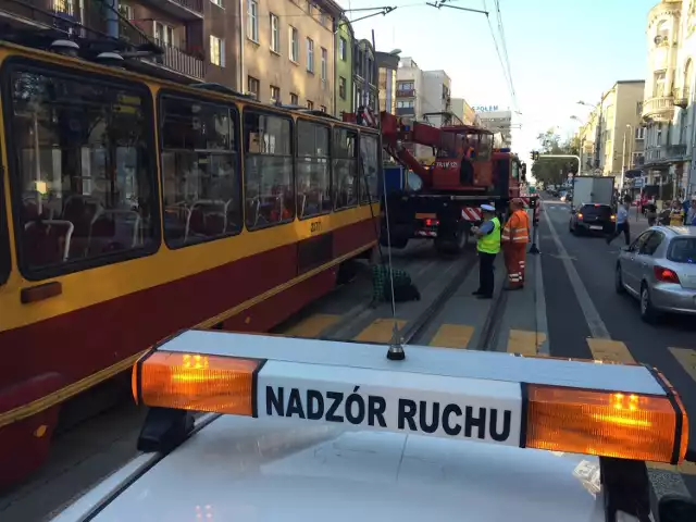 Wykolejenie tramwaju na Piotrkowskiej przy Żwirki