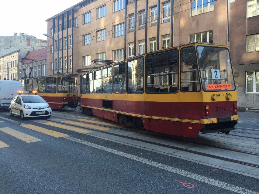 Wykolejenie tramwaju na Piotrkowskiej przy Żwirki