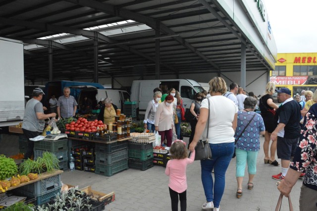 Świeża żywność króluje obecnie na Targowisku Miejskim w Ostrowcu Świętokrzyskim. 

Sprawdź, ile zapłacisz za warzywa i owoce >>>