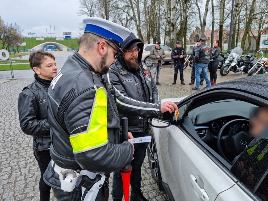 Wspólna akcja policji i „Bikers Legion Leszno” - tak zaczyna się sezon motocyklowy 2023 w Lesznie