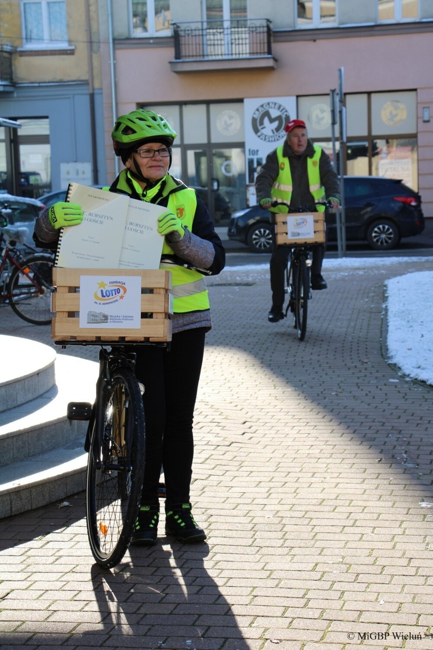 "Bibiocykle" już na ulicach Wielunia. Ruszył projekt miejskiej biblioteki skierowany do niepełnosprawnych czytelników