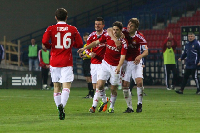 Wisła pokonała na własnym stadionie GKS Bełchatów 3:1. Bramki ...