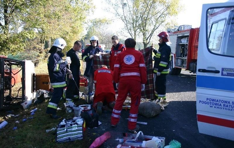 Smolice-Dłoń - Śmiertelny wypadek. Jedna osoba nie żyje, druga o walczy o życie w szpitalu. ZDJĘCIA