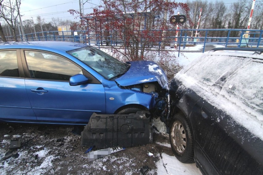 Wypadek z udziałem czterech aut na Żernickiej (ZDJĘCIA)