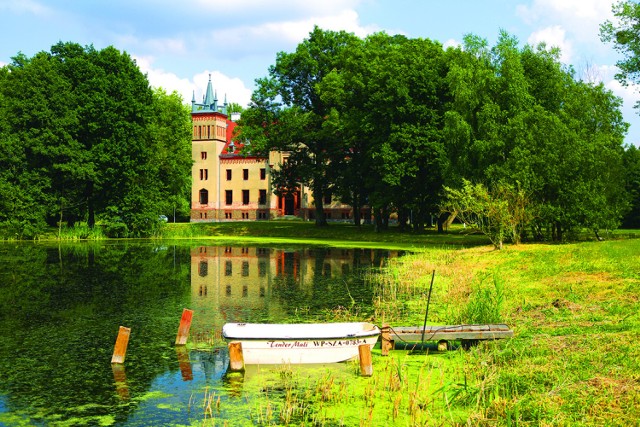 Zespół pałacowo – parkowy w Rozbitku został wystawiony na sprzedaż.