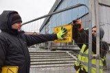 Lada moment rusza rozbiórka „Handlowca” w Poddębicach. Teren już ogrodzony, ciężki sprzęt na miejscu ZDJĘCIA