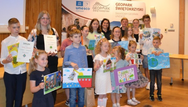 Dzieci i młodzież z Kielc po raz kolejny przygotowały prace plastyczne przedstawiające swoją wizję zagospodarowania  odpadów. Konkurs zorganizowała Straż Miejska.

Zobacz kolejne zdjęcia