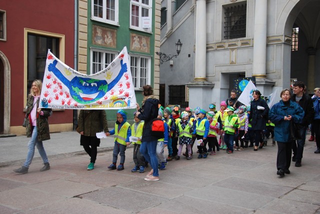 Maszerują gdańskie przedszkolaki. V Marsz Małych Ekologów w Gdańsku
