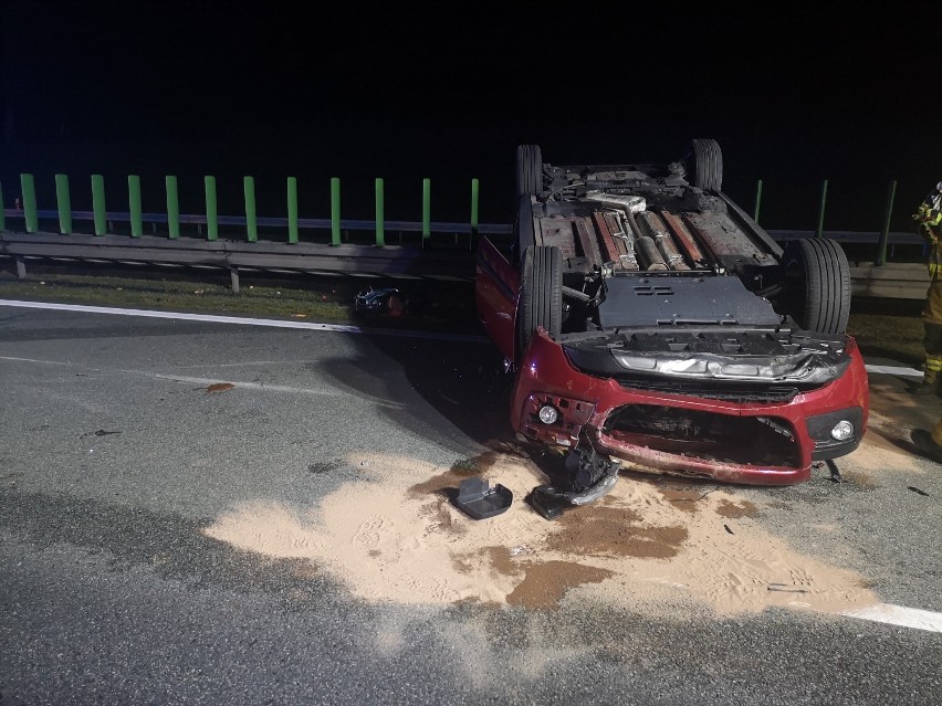 Poranny wypadek na autostradzie A2 w okolicach Wąsowa. Autostrada była zablokowana [ZDJĘCIA]