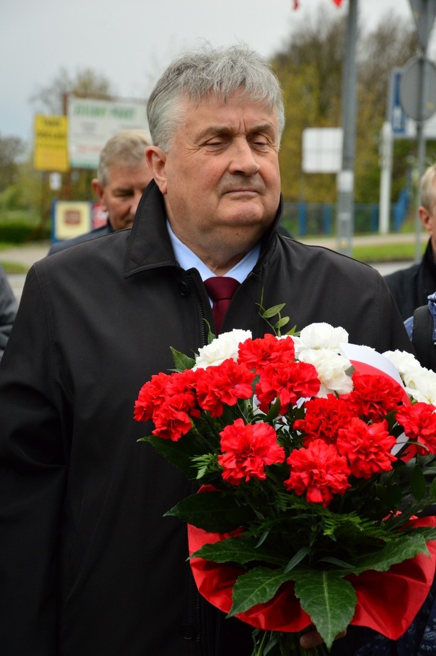 Dzień Zwycięstwa. Kwiaty na cmentarzu żołnierzy radzieckich [ZDJĘCIA]