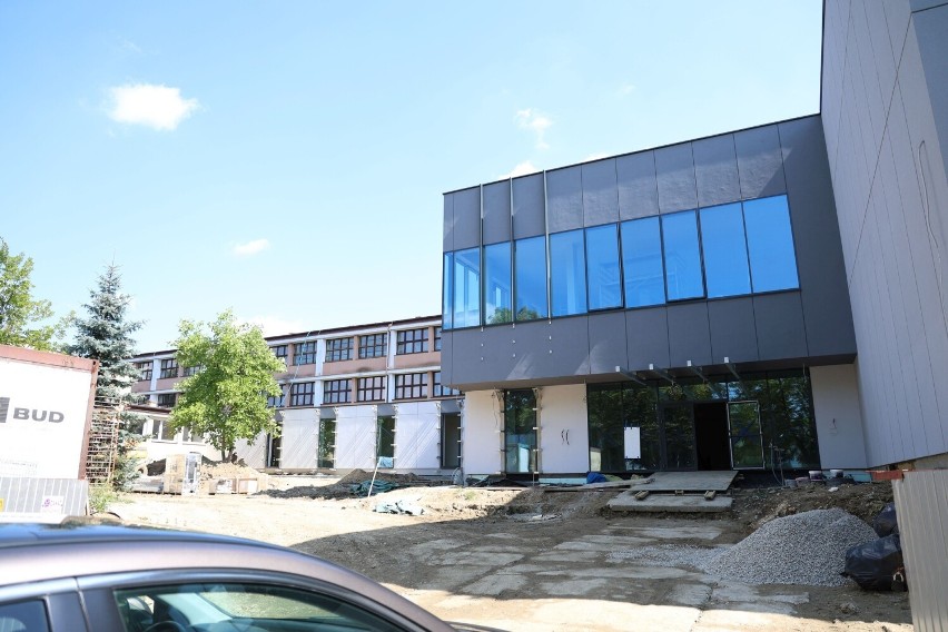 Budowa hali sportowej przy I Liceum Ogólnokształcącym w Kielcach opóźniona. Nie będzie gotowa na rozpoczęcie roku szkolnego