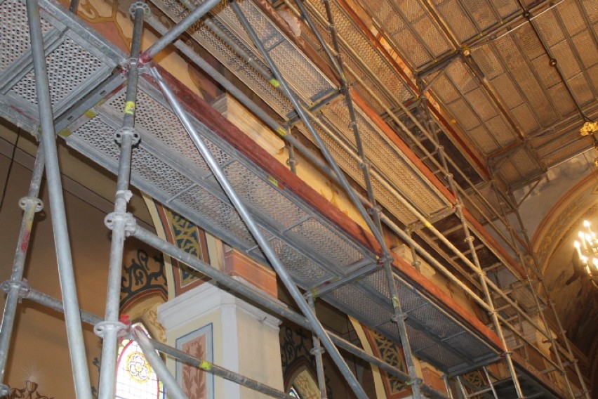 Trwa remont w kościele w Byczynie w gminie Dobre [zdjęcia]